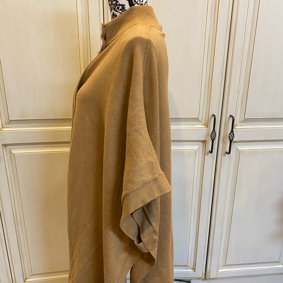 Banana Republic Size M/L Tan Sweater Poncho Cape - Picture 4 of 13